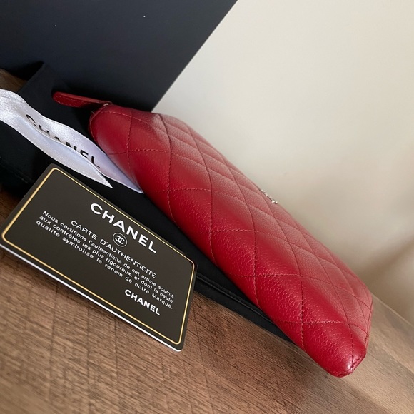 Authentic Chanel zippy caviar wallet - Picture 4 of 16